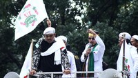Aksi tersebut digelar sebagai bentuk protes massa FPI atas karikatur yang dimuat majalah Tempo edisi 26 Februari 2018. Karikatur yang dimuat menggambarkan seorang pria memakai gamis dan bersorban sedang duduk berdua dengan seorang perempuan. Di atas pria bersorban tersebut tertulis balon kalimat: Maaf... Saya tidak jadi pulang. Sedangkan balon kalimat perempuan itu adalah: Yang kamu lakukan itu jahat.