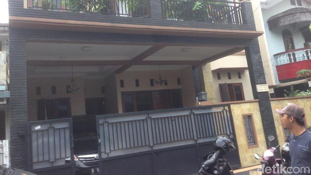 Perampok menyatroni rumah di Pondok Kelapa, Duren Sawit, Jakarta Timur, Jumat (16/3/2018)