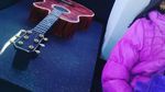 Keren! Kue-kue Ini Bentuk dan Ukurannya Persis Gitar Asli
