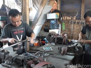 Menengok Cipacing, Kampung Komplotan Perakit Pena Ajaib