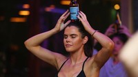 Di segala penjuru dunia, beer yoga bermunculan. (Foto: Michael Dodge/Getty Images) 