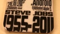 Casing ponsel ini menampilkan Steve Jobs si pencetus Android.. eh, Apple. Istimewa/Boredpanda.