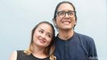 So Proud! Joana Alexandra dan Suami yang Tetap Tersenyum