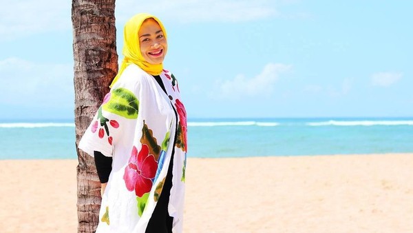 Perubahan Gaya Hijab Hughes Setelah Turun BB 80 Kg, Pangling Banget