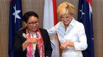 Foto: Syal Aborigin Jadi Gaya Diplomasi Retno Marsudi di Australia