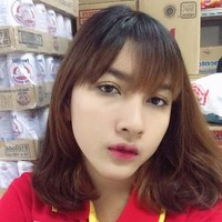 Erlina Bila, wanita asal Purwakarta ini kerap kali memosting foto selfie dirinya saat mengenakan seragam Alfamart. Kecantikan yang dimiliki Bila ini pun sempat membuat dirinya jadi viral di media sosial. Foto: Instagram