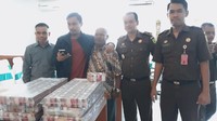 Berdasarkan putusan Peninjauan Kembali (PK) Mahkamah Agung, Rina dihukum 9 tahun penjara. Dia juga diwajibkan membayar denda Rp 500 juta dan uang pengganti Rp 7.873.491.200.