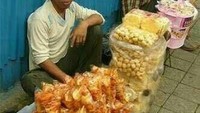 Kalu punya temen yang hobinya ngeritik, mending disuruh berfoto sama abang kripik yang satu ini. Bukan apa-apa, ya. Biar sadar diri aja, kalau keripik aja bisa jadi kritik. Apalagi hidup kamu, eh. Foto: Istimewa