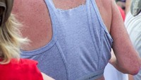 Celana kolor bekas jangan dibuang, bisa jadi tanktop lho. Orang ini sepertinya ramah lingkungan, suka daur ulang. Istimewa/Boredpanda.