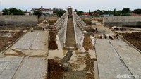 Monumen ini dibangun pada 14 Juli 2017 dengan waktu pelaksanaan 510 hari kerja atau ditargetkan selesai pada 8 Desember 2018. Namun Menteri Pekerjaan Umum dan Perumahan Rakyat (PUPR) Basuki Hadimuljono yang meninjau progres proyek tersebut memberikan sinyal pengerjaan akan lebih cepat.