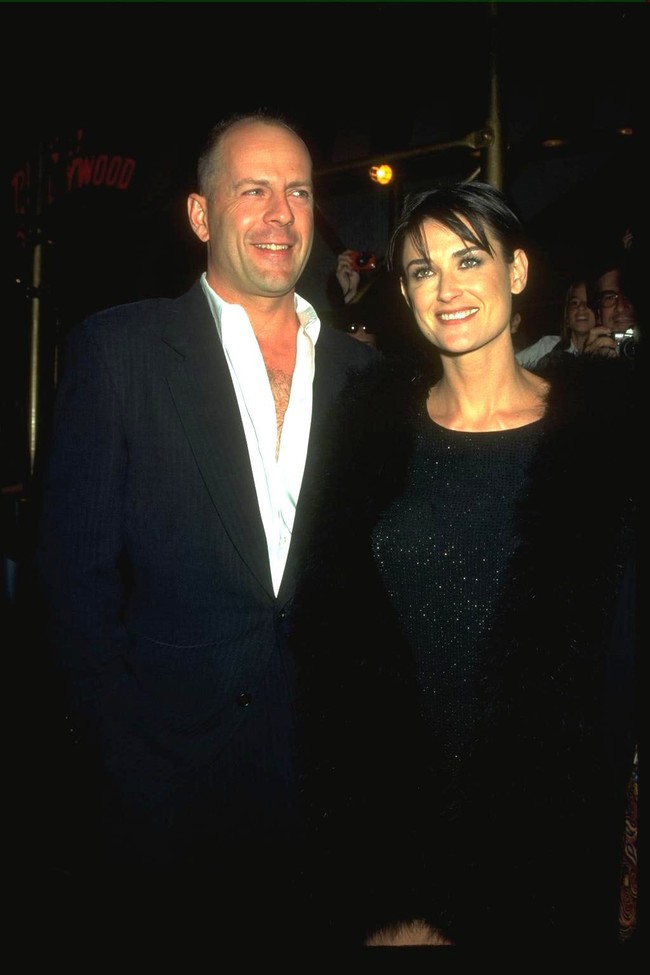 Demi Moore saat masih menjadi istri Bruce Willis di era 1990-an. Keduanya menikah pada 1987, namun bercerai 13 tahun kemudian. Mereka dikaruniai tiga orang putri.   (Foto: Getty Images)
