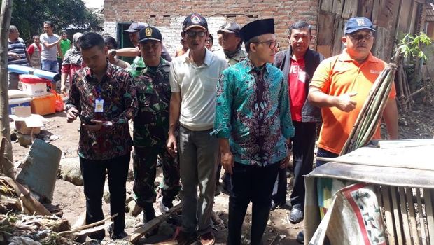 Bupati Anas Tinjau Korban Banjir di Kawasan Gunung Ijen