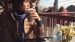 Gaya Model Dominique Diyose Saat Ngopi dan Makan Bareng Suami