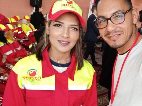 Kenalan dengan Sanaa Maatat, Tukang Sapu Jalanan Juara Kontes Kecantikan