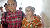 Orang saya nggak nyiksa, nggak apa--diginiin. Saya merasa difitnah, katanya nyiksa, katanya nyekap, itu nggak benar sama sekali. Boleh dibuktikan sendiri, ujar CW ketika tiba di Gedung Direktorat Kriminal Umum (Ditkrimum) Mapolda Metro Jaya, Jumat (16/3/2018) pukul 11.40 WIB.