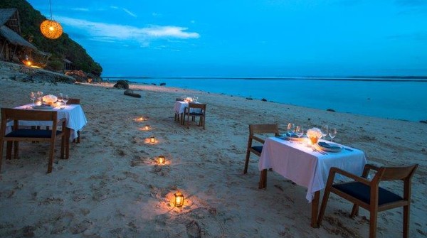 10 Restoran Ini Punya Seafood, Pantai dan Sunset Keren di Bali