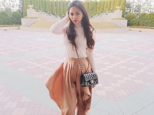 Polemik Rachel Vennya yang Unggah Foto Lepas Hijab di Hari Ibu