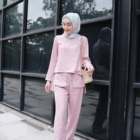 Namun, meski baru memakai hijab, Melody Prima terlihat sudah sangat mahir memakainya. Hijab yang ia pakai rapi, baik saat ia memakai pashmina maupun hijab segi empat. Foto: Instagram/MelodyPrima