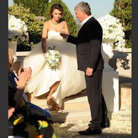 Kabarnya, Liza telah menjalin hubungan dengan konglomerat tersebut saat usianya masih 13 tahun. Liza pun sempat pindah ke Singapura, di mana usaha Valentin saat itu tengah berjalan di negeri Singa itu. Foto: ist.