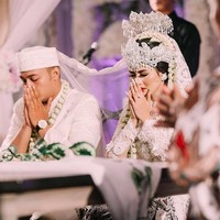 Bripda Ismi Aisyah resmi dipersunting Joddy Adhi Nugraha pada 4 Maret 2018 di Bandung. Sebelumnya keduanya bertunangan pada 12 November 2017. Foto: Instagram/ismiaisyah20,epulpermadi