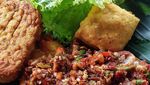 Huaah! Pedas Gurih Ayam Penyet Pilihan Netizen
