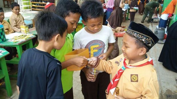 Setiap siswa diajarkan bagaimana menjadi entrepreneur langsung lewat praktik