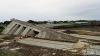 Monumen tempat menyimpan Kapsul Waktu ini memiliki panjang 45 meter, tinggi 17 meter lebar 8 meter. Angka-angka itu menandakan tanggal kemerdekan RI.