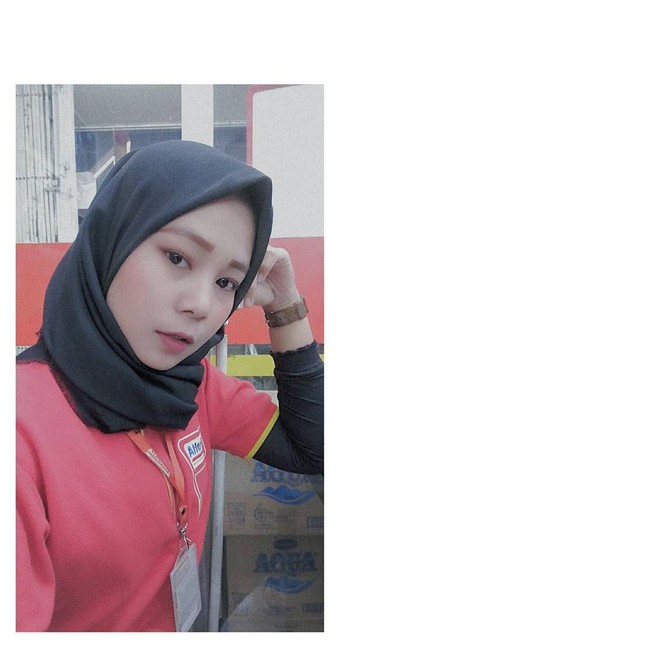 Ini Suchi Susanti, kasir Alfamart di Bandung. Foto: Instagram