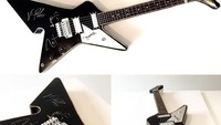 Wih, gitar elektrik Pantera Washburn ini bukan gitar sungguhan, lho. Ini kue! Kue bentuk gitar ini sengaja dibuat oleh pembuat kue bernama Julie McMaster. Keren! Foto: Istimewa