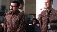 Mengenai kasus dugaan korupsi terkait pengadaan mesin pesawat yang menjerat Emirsyah, Le Roy mengaku tidak tahu. Menurut Le Roy, perkenalannya dengan Emirsyah terjadi pada 2009.