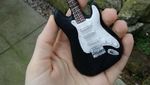 Keren! Kue-kue Ini Bentuk dan Ukurannya Persis Gitar Asli