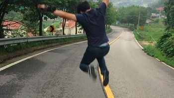 Celana dalamku kelihatan, tolong hilangkan ya. Foto: We Do Poshop