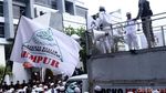 Massa FPI Protes Soal Karikatur Pria Bersorban