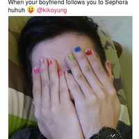 Ini jadinya jika pria suka rela mengikuti pasangannya ke Sephora. Mereka jadi bahan percobaan. Foto: Instagram/Twitter