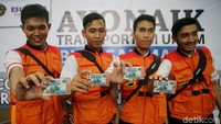 Dengan harga Rp 35.000 penumpang akan mendapatkan saldo Rp 15.000 untuk KMT Edisi khusus Ayo Naik Transportasi Umum, Biar Gak Macet yang dijual petugas di dalam bus PPD.
