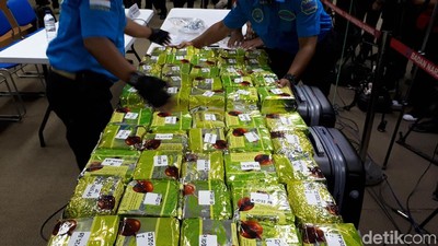 Foto: Sabu 51 Kg Dalam Koper di Ancol Dipamerkan BNN