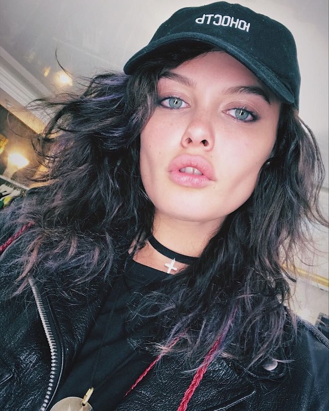 Liza mengunggah video mesra bersama laki-laki muda di Instagramnnya. Dalam video tersebut terlihat model berambut keriting itu bermesraan dengan laki-laki lain. Ternyata, saat itu Instagram Liza di-hack. Valentin pun geram hingga mengirim surat yang mengatakan bahwa Liza kekanakan dan tidak menghargai hubungan. Foto: Instagram