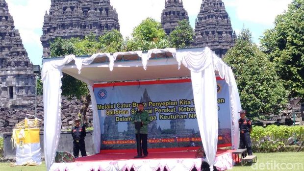 Menag Lukman hadiri perayaan Nyepi di Prambanan