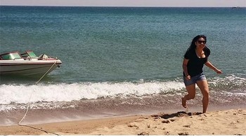 Fotoku terlihat sepi, tolong tambahkan sesuatu yang seolah sedang mengejarku. (Foto: We Do Poshop)