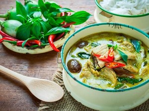Siang Ini Enaknya Makan Green Curry Khas Thailand di 5 Tempat Ini