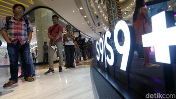 Antrean pembeli Galaxy S9 dan S9+.
