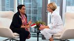 Foto: Syal Aborigin Jadi Gaya Diplomasi Retno Marsudi di Australia