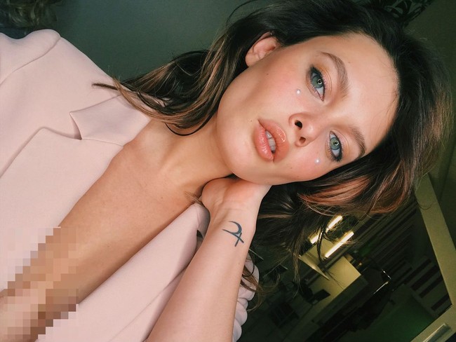 Sertifkat pernikahan kami ditandatangani di Nice, Prancis. Surat tersebut bahkan tidak berlaku di Prancis dan negara-negara lainnya. Sekarang aku mengatakan orang tersebut (Valentin) adalah bukan siapa-siapa lagi, ucap Liza. Foto: Instagram