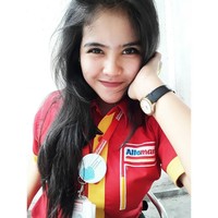 Penampilan Munawaroh si kasir manis Alfamart di Rembang Foto: Instagram