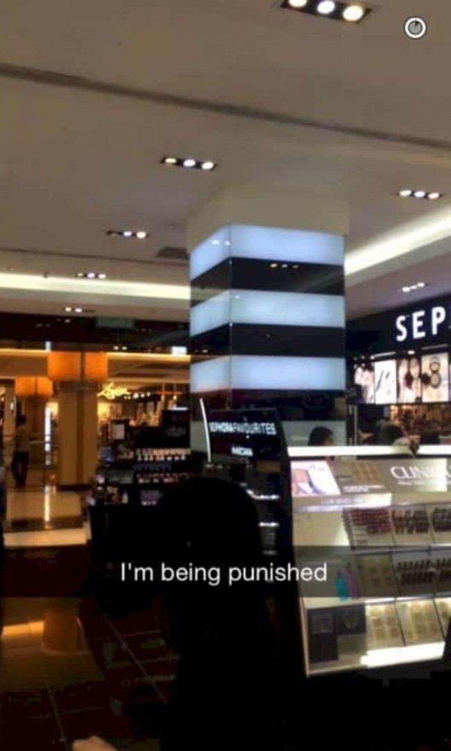Perasaan para pria saat diajak ke Sephora, seperti dihukum karena kesalahan yang tidak diketahuinya. Foto: Instagram/Twitter