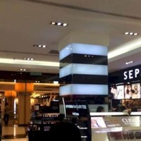 Perasaan para pria saat diajak ke Sephora, seperti dihukum karena kesalahan yang tidak diketahuinya. Foto: Instagram/Twitter