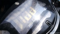 Begini speedometer Aerox yang berembun usai kehujanan.