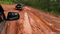 Menteri Pekerjaan Umum dan Perumahan Rakyat (PUPR) Basuki Hadimuljono menjajal jalan Trans Papua sepanjang 428 km Merauke-Boven Digoel melalui jalur darat.