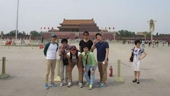 Tolong singkirkan foto wanita yang berada disebelah kanan. (Foto: We Do Poshop)