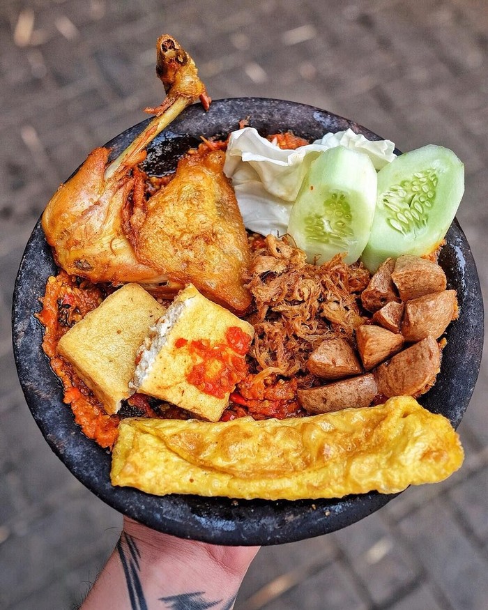 Huaah! Pedas Gurih Ayam Penyet Pilihan Netizen